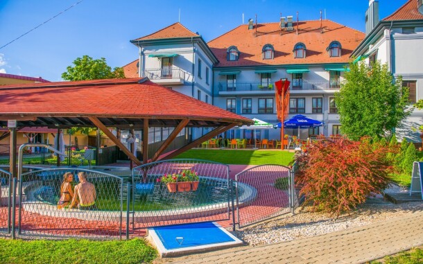 Venkovní bazény, Hotel Kamilla ****, Maďarsko